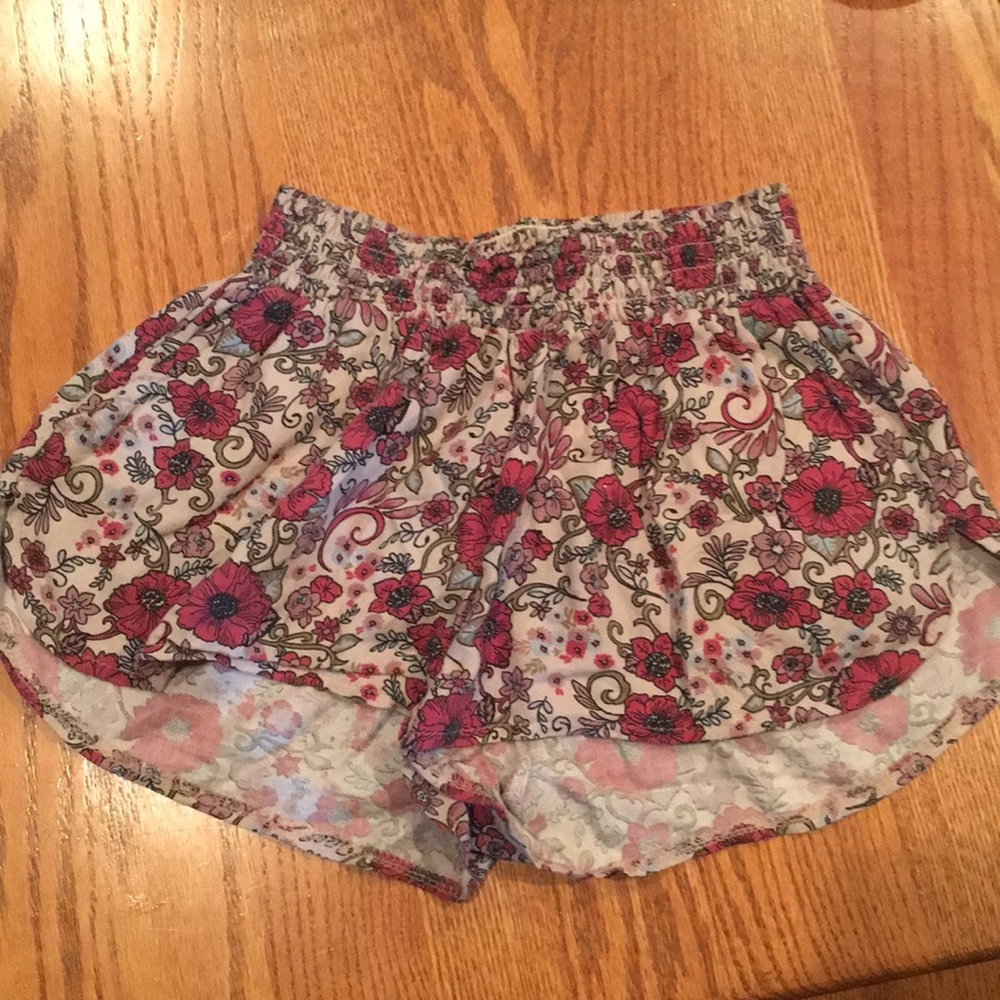 Floral shorts with elastic waist